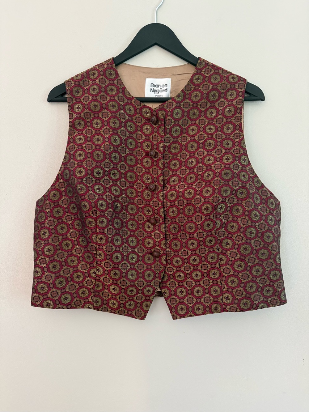 Sleeveless Burgundy Patterned V-Neck Button Front Top